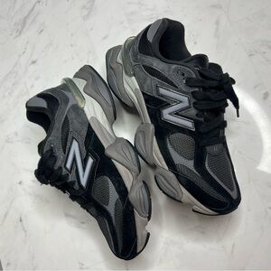 New Balance 9060 Size 7 wmns